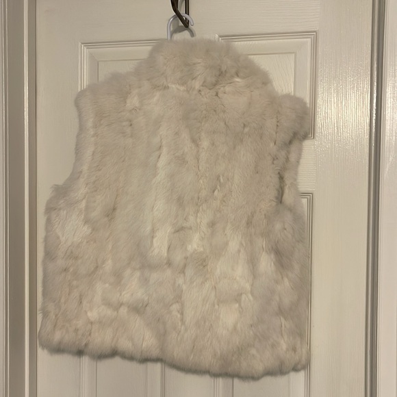 Real fur vest. Worn once - Picture 3 of 3